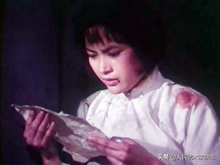 她是80年代长影厂当家花旦，19岁因报幕被选中出演平原游击队，中年无戏可拍，复出电影由钟南山担任顾问