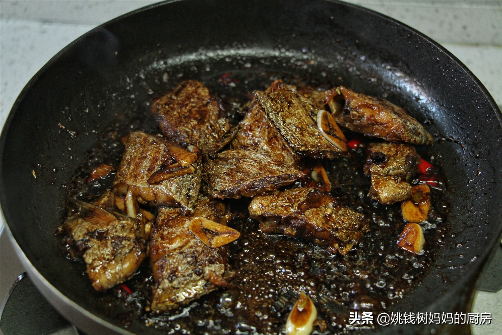 干煎带鱼用生粉还是用鸡蛋裹,带鱼没有胡椒粉淀粉怎么做