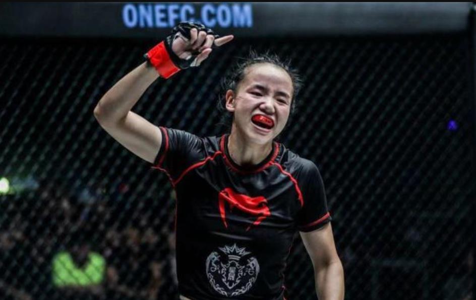 明明可以靠脸吃饭，却偏要靠实力？盘点ONE冠军赛的美女拳手。