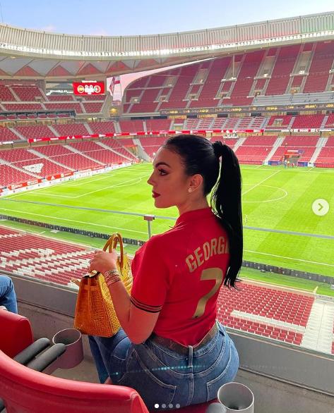 c罗36岁依然保持完美身材,36岁的c罗还在拼命吗