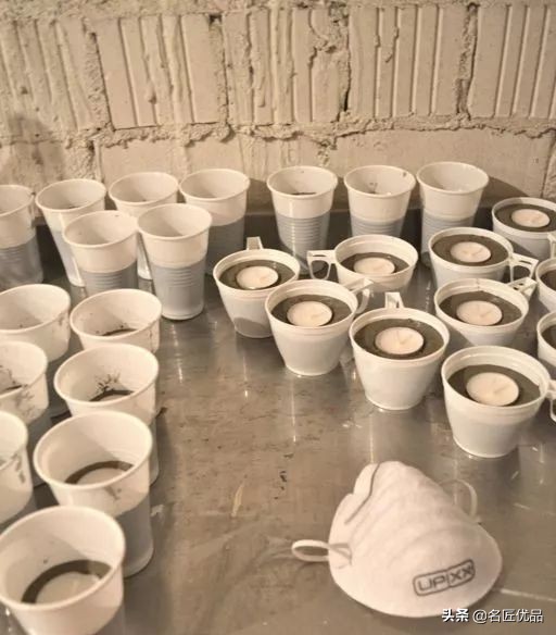 塑料旧手套,新买的手套被塑料和铁连在一起