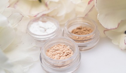 好用不脱妆的蜜粉推荐,美妆保湿蜜粉哪个好用