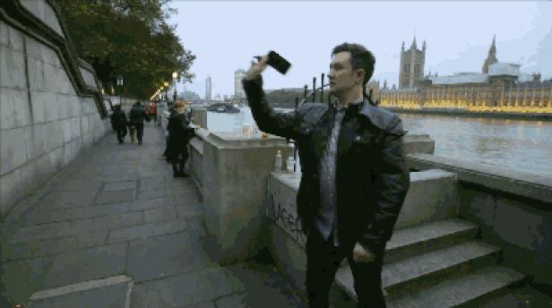 小米11屏幕真的耐摔吗,2万米高空掉下来有可能变灰吗