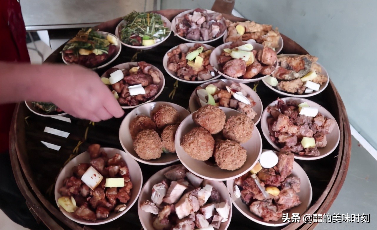 山东大叔做小吃视频在线观看,大叔专心做糁30年每天卖出700碗