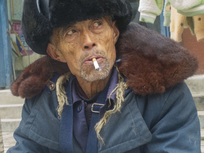 老人说卖的叫“银丝”,我没见过,看看是啥?