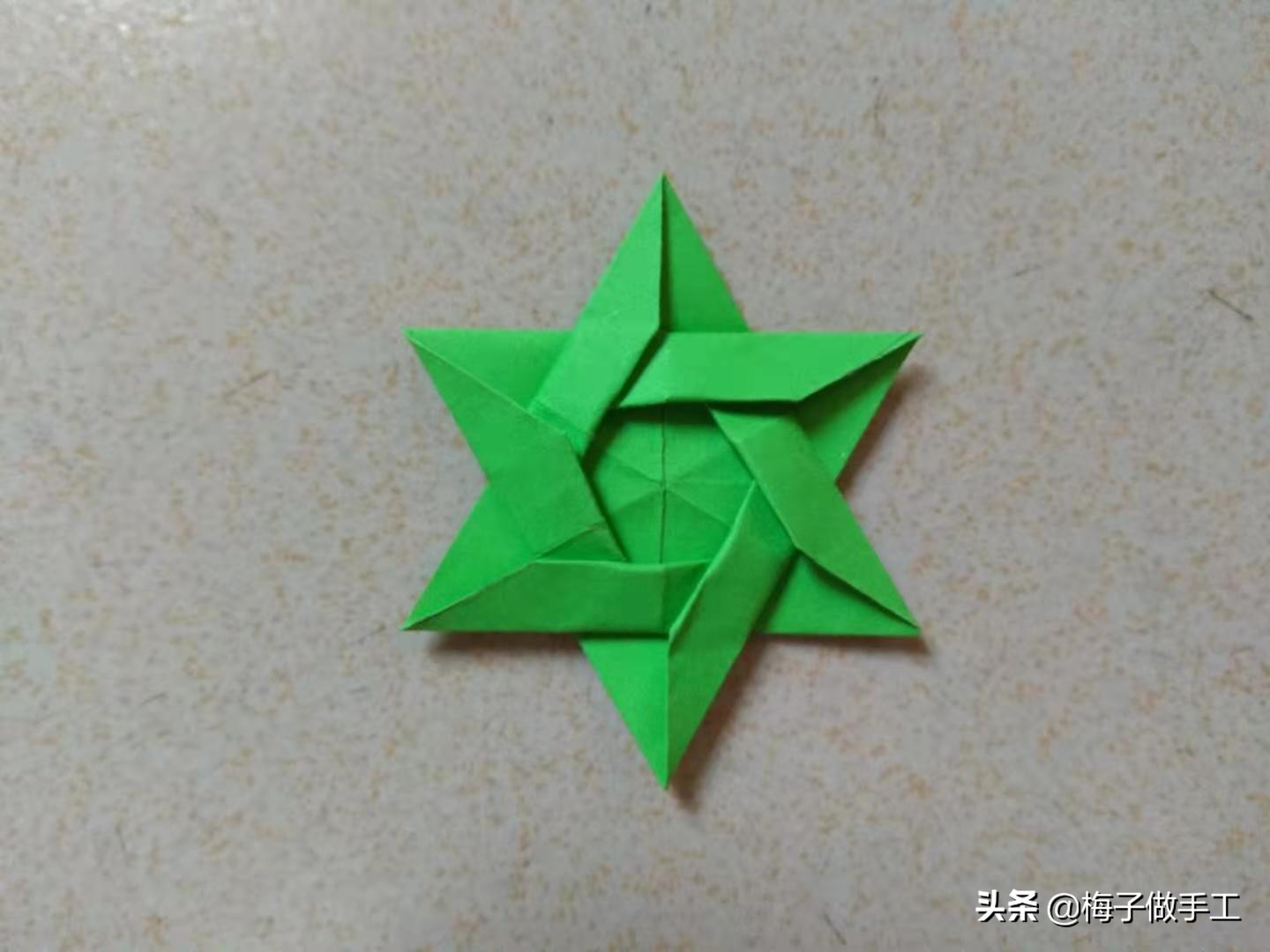 怎么折实心六芒星,手工折纸四角星怎么折
