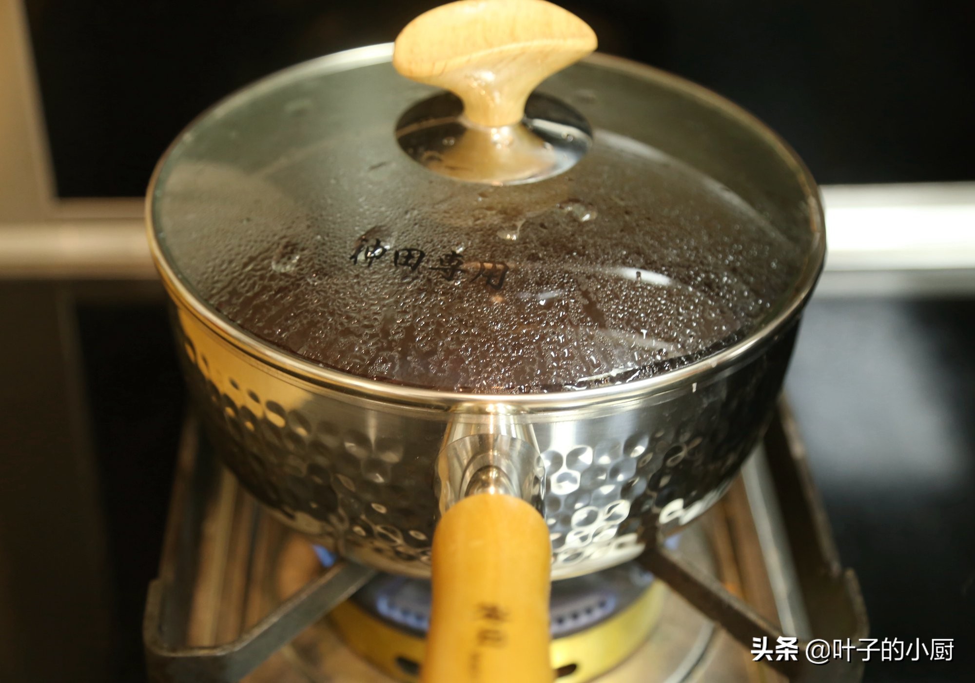 一买就10斤,做成“圆球球”,一家大小抢着吃,比油炸的还香