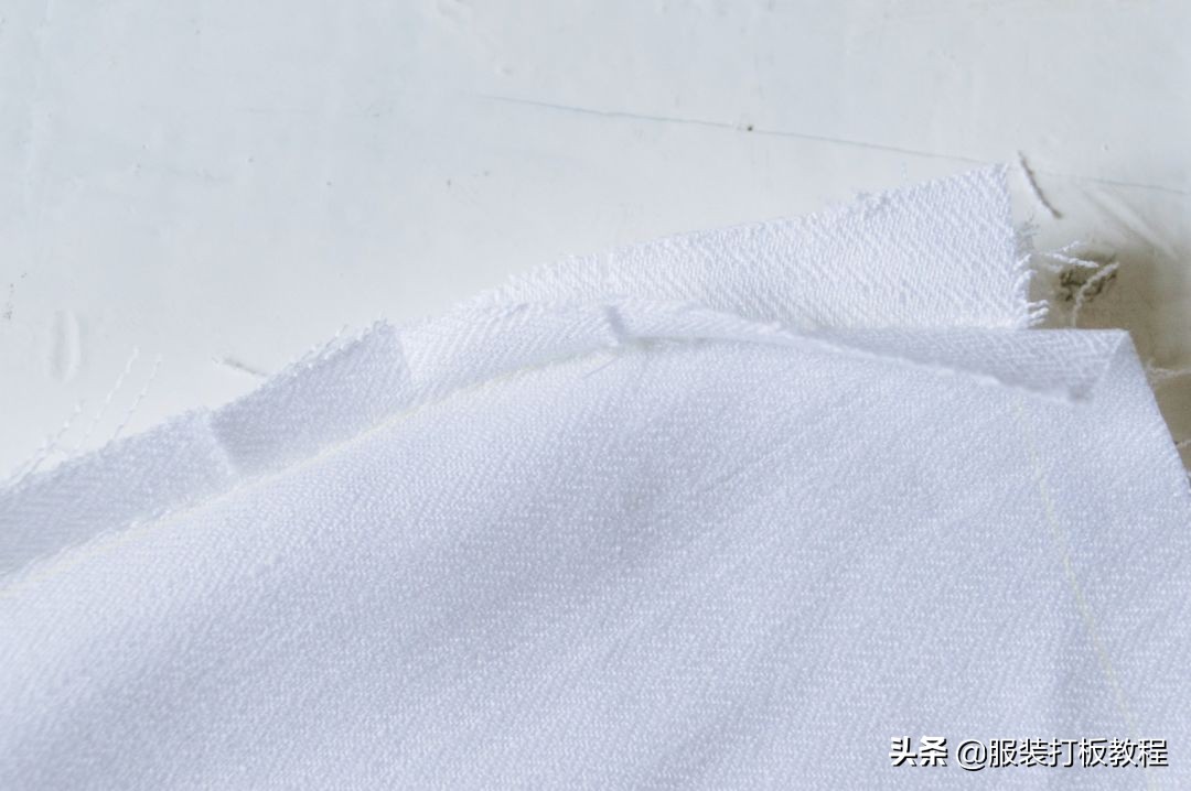 白色亚麻裤怎么搭配,亚麻裤子制作教程女款