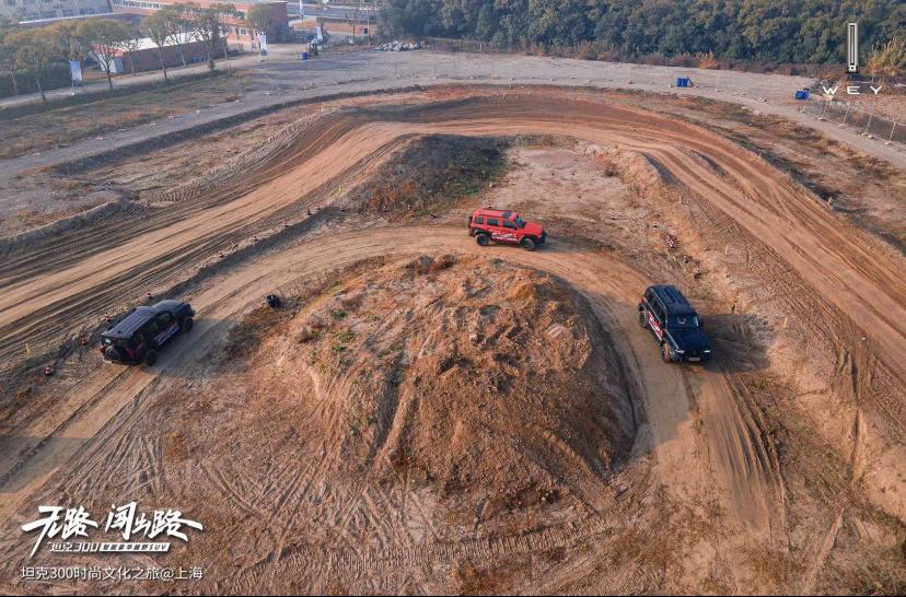 试驾全新坦克300越野版,三把锁硬派越野车