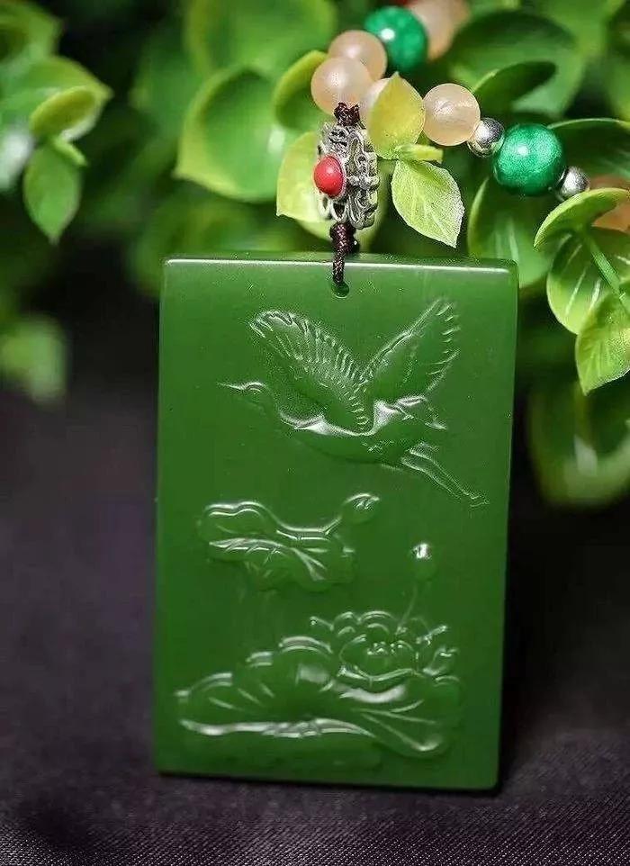 刘晓庆戴翡翠平安扣,刘晓庆帝王绿无事牌