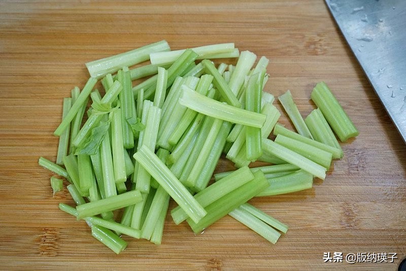 如何炒木耳才不会爆炸,炒木耳的时候怎么会爆