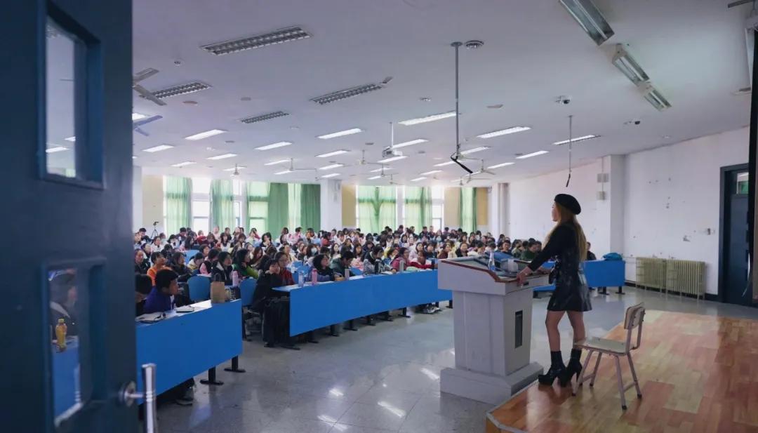 从农村姑娘变成亿万富翁,从农村女孩到商业大亨