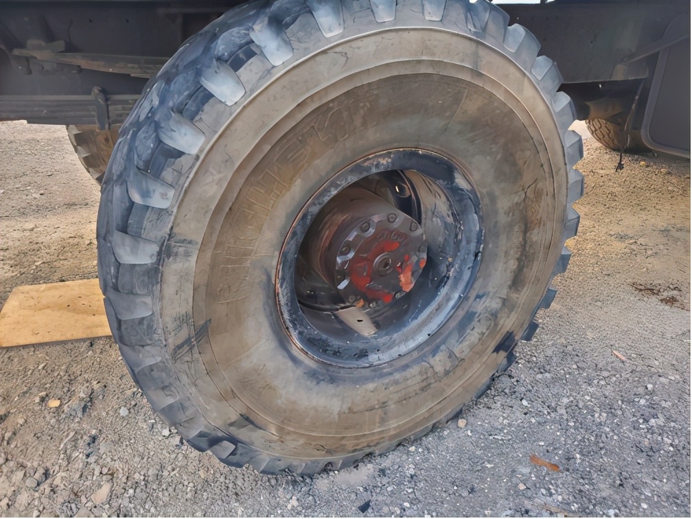 奔驰重卡和国产重卡哪个好,奔驰重卡有多厉害