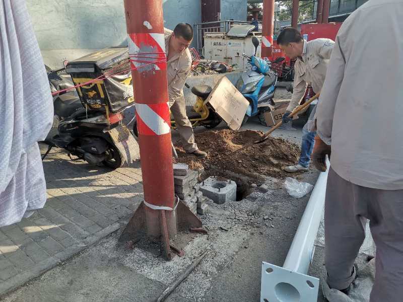 农村路灯点亮了老百姓的幸福指数,安装路灯暖民心点亮村民回家路