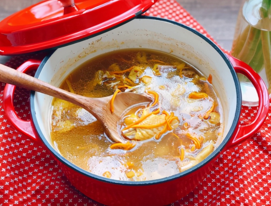 虫草花怎样跟鸡煲汤最好吃,鸡肉新鲜虫草花煲汤做法