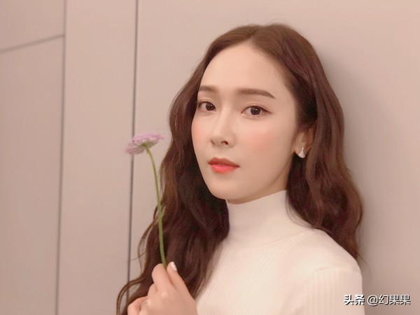 早上头发睡扁了怎么快速修复,睡醒头发变直的方法