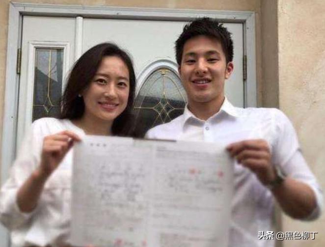 世锦赛超暖一幕！日本名将夺冠后用中文对中国妻子大声说：我爱你