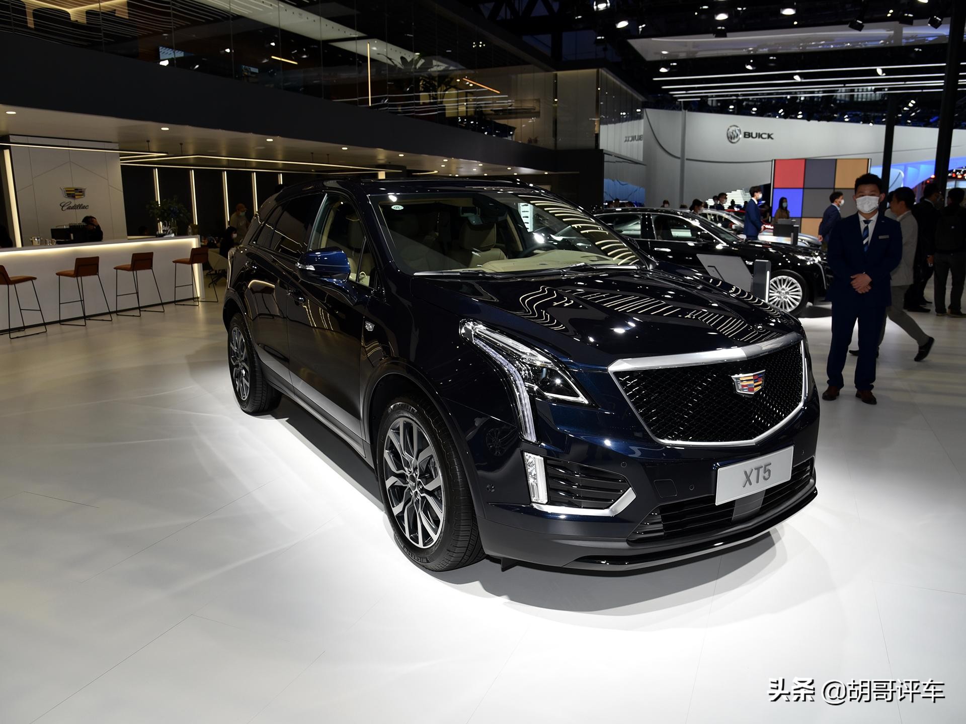 新款凯迪拉克xt5实车图曝光,奥迪q5l凯迪拉克xt5谁更值得买