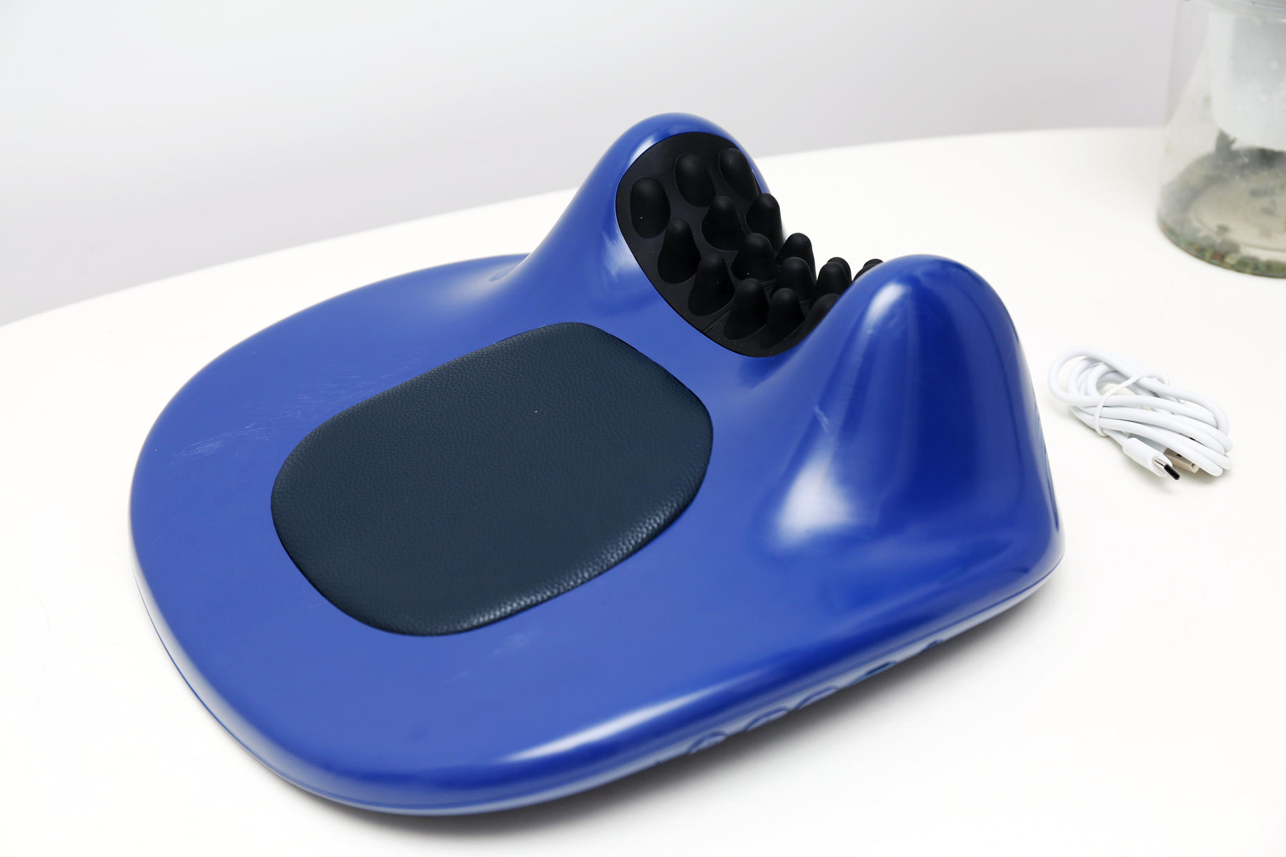 智能颈枕按摩器,带到颈椎上的按摩器