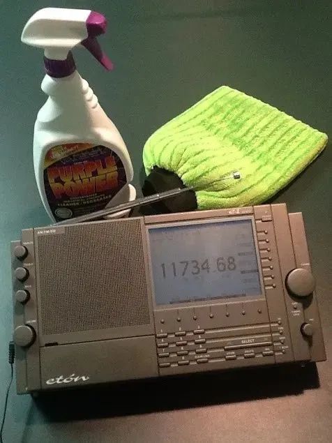 「火腿维修室」拯救一台老式EtonE1收音机，解决橡胶涂层粘手问题