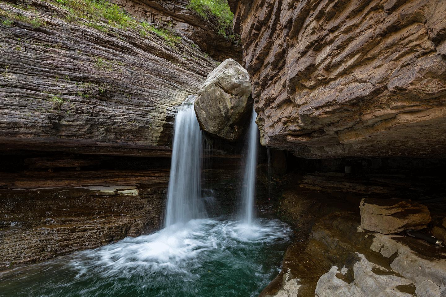溪水潺潺心旷神怡,美景溪水潺潺