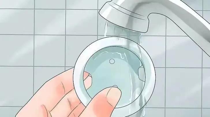 八旬老人下半身掉出一块肉，多种疾病缠身不能手术怎么办？