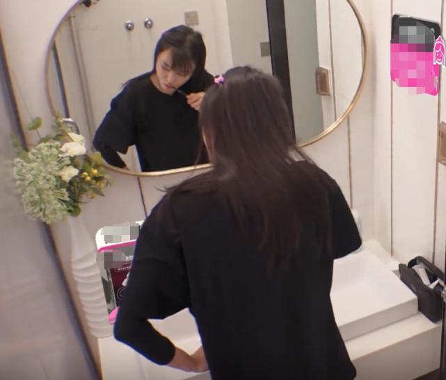 有一种刷牙叫郑爽刷牙，牙膏偏不用手挤，操作方法看懵全网