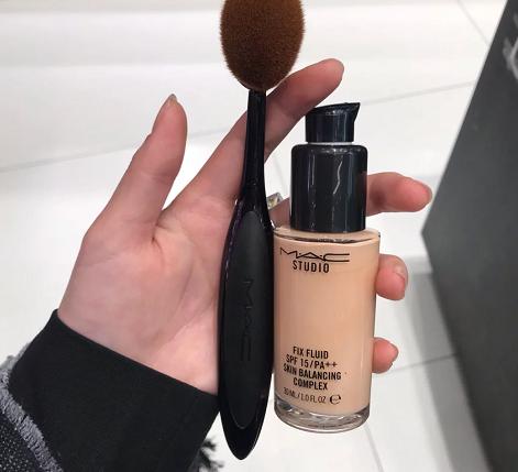 粉底液大牌推荐油皮卡粉,粉底液推荐混油皮持久遮瑕dw