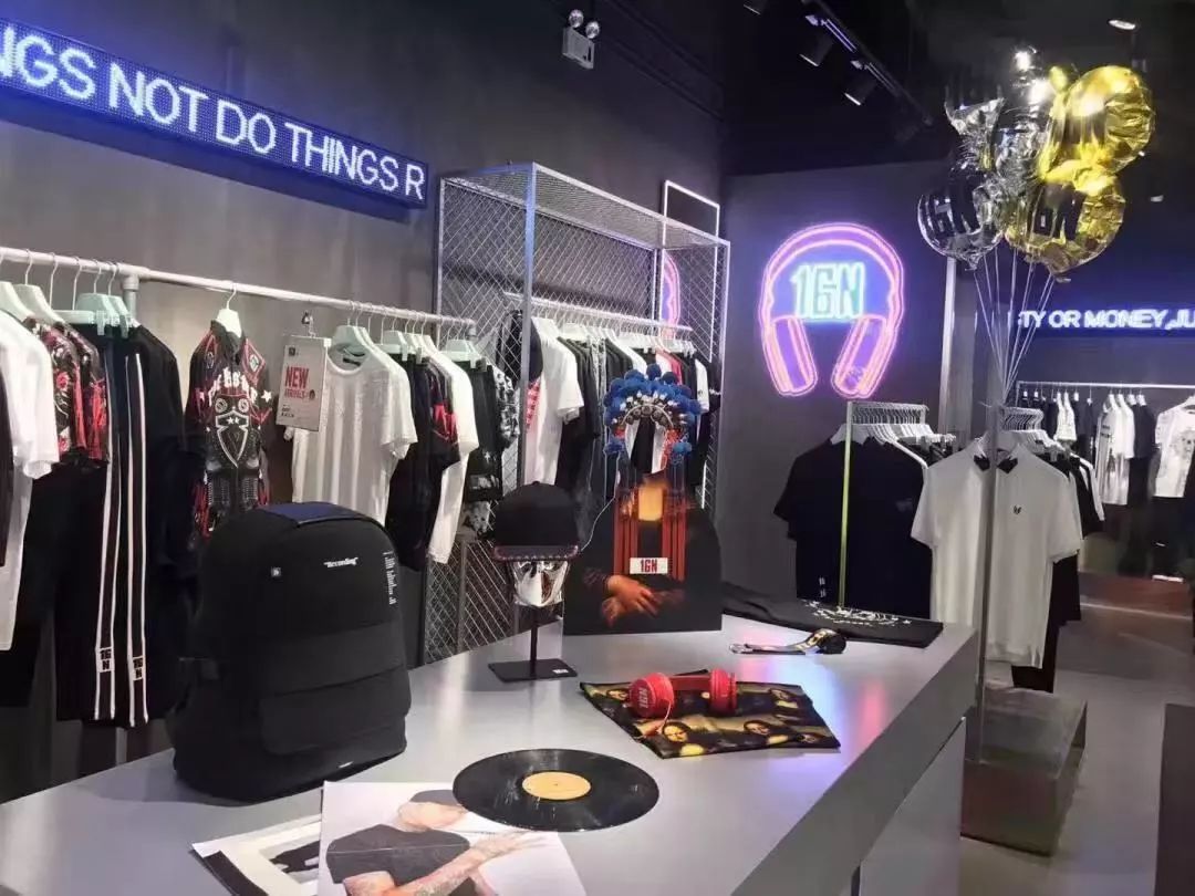 觉得太平鸟、GXG、卡宾不够潮？这个潮流男装可能正对你胃口！