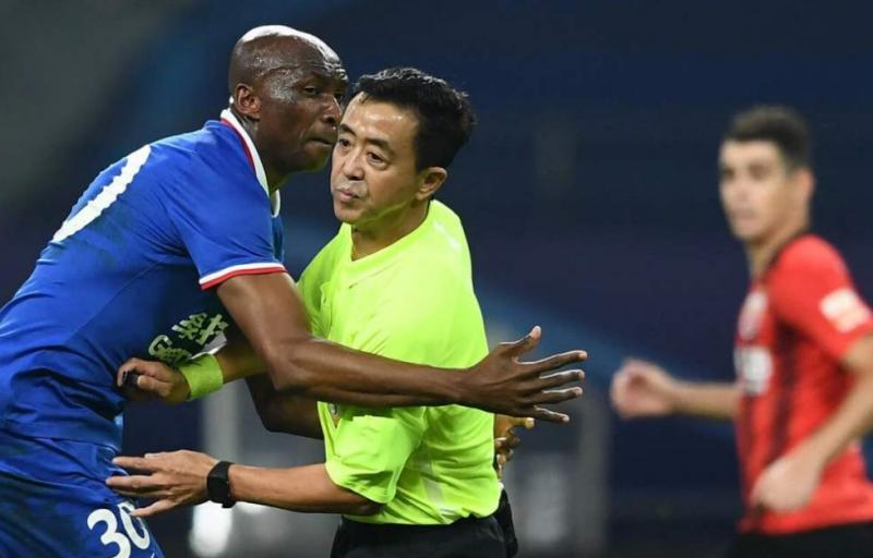 两位韩国裁判“包揽”关键场次执法工作，今年中超“金哨”如何评