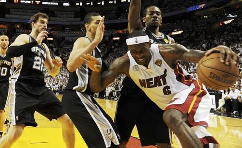 13年总决赛g6加时波什盖帽,波什三分绝杀詹姆斯