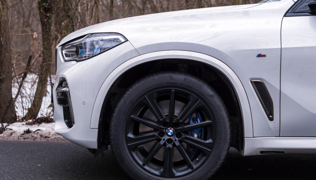 试驾国产宝马x53.0t跑高速,海外宝马x5柴油版冷启动