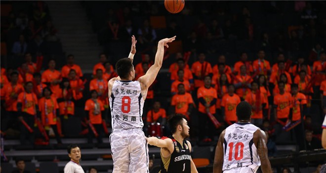 揭秘朱芳雨与现任妻子的恩爱秘密,朱芳雨三次婚姻