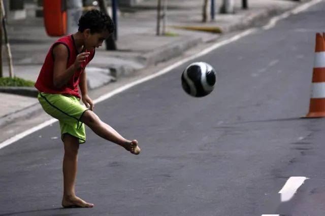 室内足球和职业足球,足球发展史带你了解