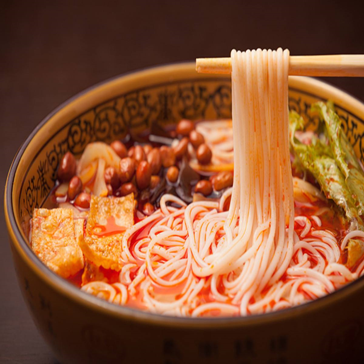 能臭一整栋楼的螺蛳粉，为什么那么臭，还有那么多人爱吃？