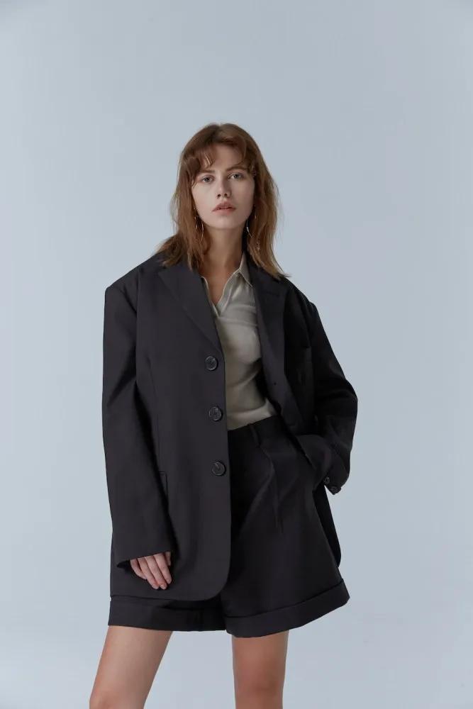 一套西装又正式又休闲,30-35岁女性春季穿搭西装