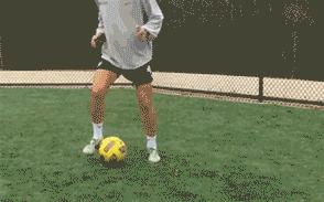 足球基本功运球训练,足球界外球变向规则视频