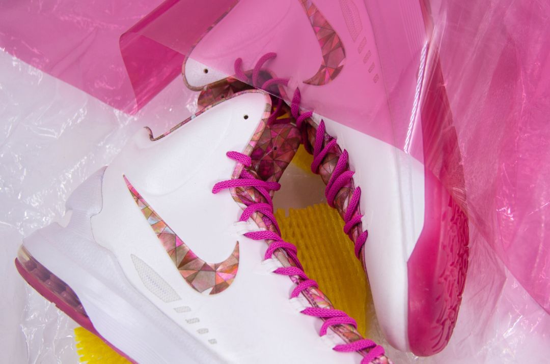 炒鞋：从90后「中毒」，私募基金财团进场