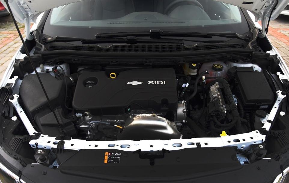 雪佛兰全新科鲁兹rs赛道动态表现,科鲁兹rs1.0t三缸测评