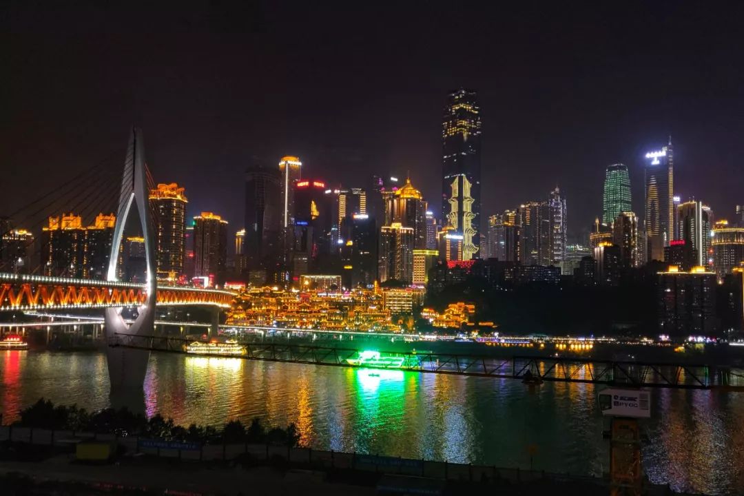 重庆是一座没有海却很浪漫的城市,重庆一座没有中心的城市