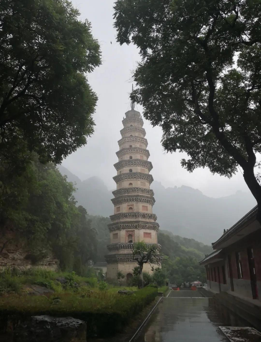 济南灵岩寺有哪些景点,济南圣堤灵岩寺