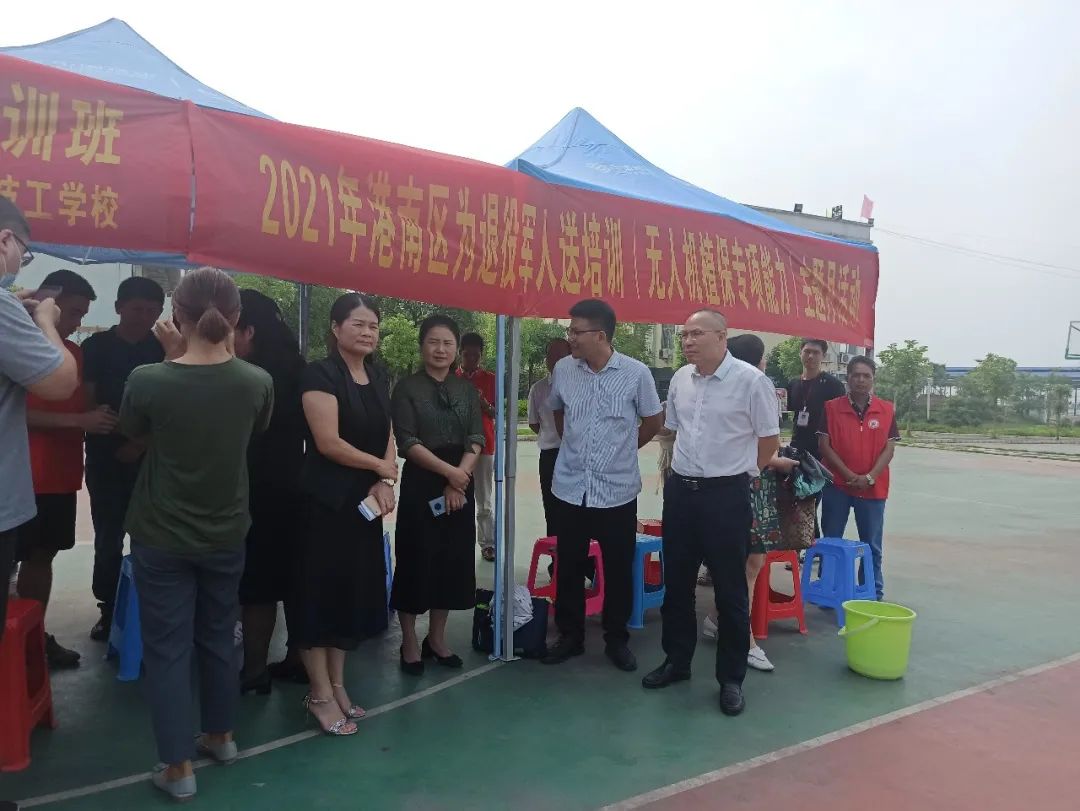 广西无人机培训中专班,广西科技商贸高级技工学校无人机