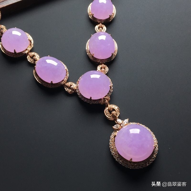 紫色翡翠手镯见光死,颜色特别深的翡翠是假的吗