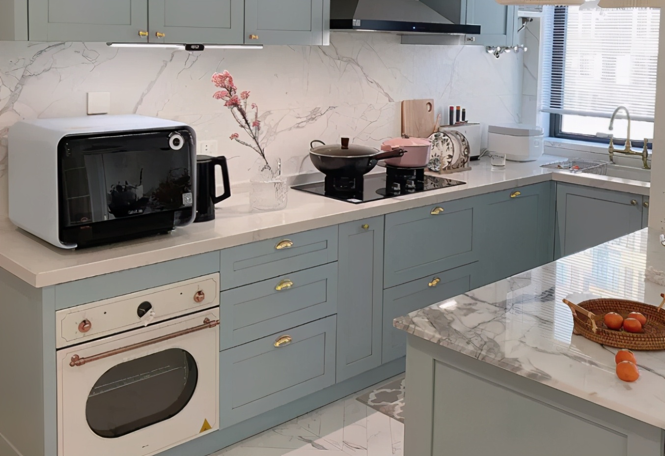 橱柜怎么选？老师傅提醒，这4个方面要知道，避免入坑多花钱