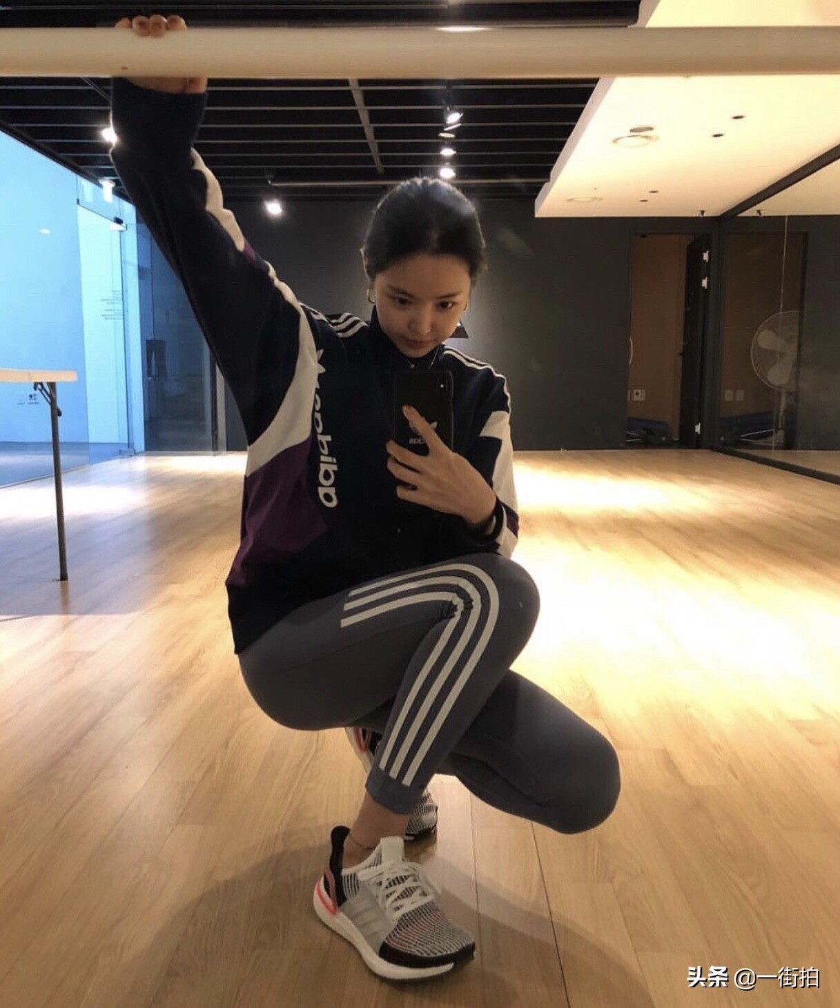 孙娜恩西装短裤,孙娜恩私服穿搭