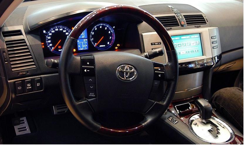 一汽丰田锐志汽车经典情怀老车,一汽丰田锐志2.5v尊锐版