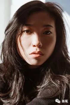 因长相丑被嘲讽后逆袭,因丑被弹幕刷屏挡脸的她