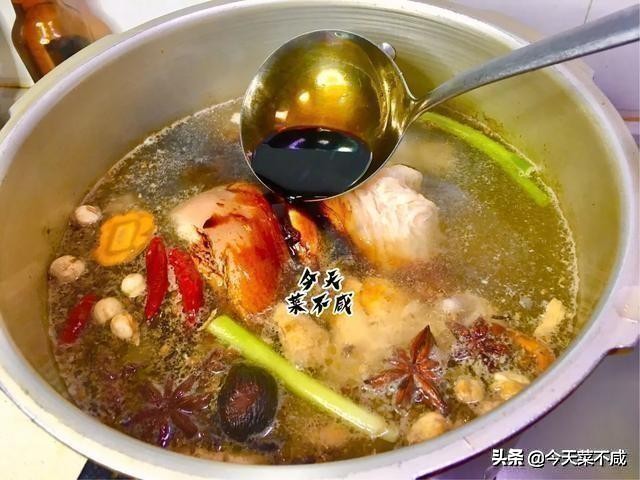 正宗家常酱肘子做法,家常酱肘子做法