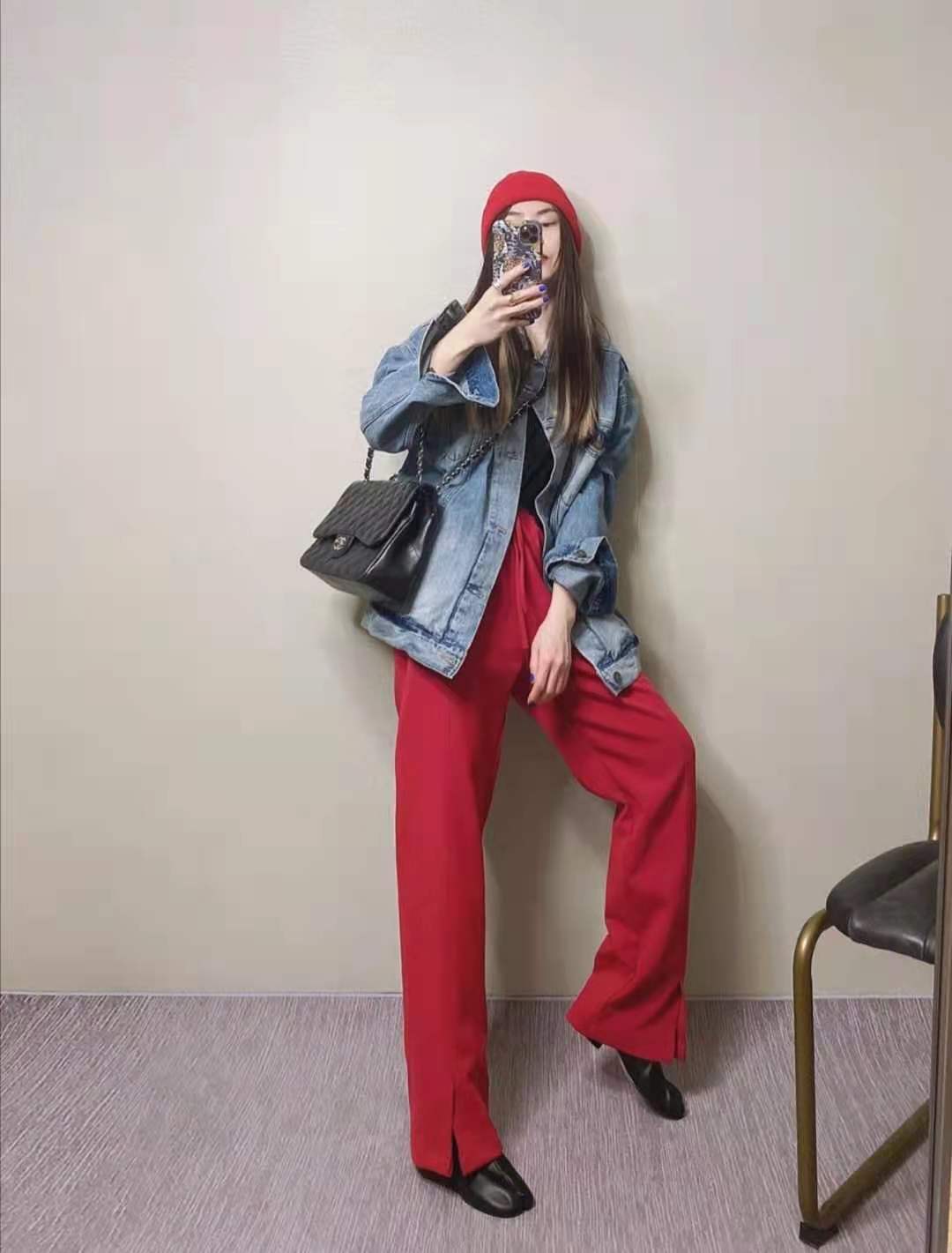 红色民族风上衣搭配什么裤子,咖啡色裤子配红色上衣好看吗