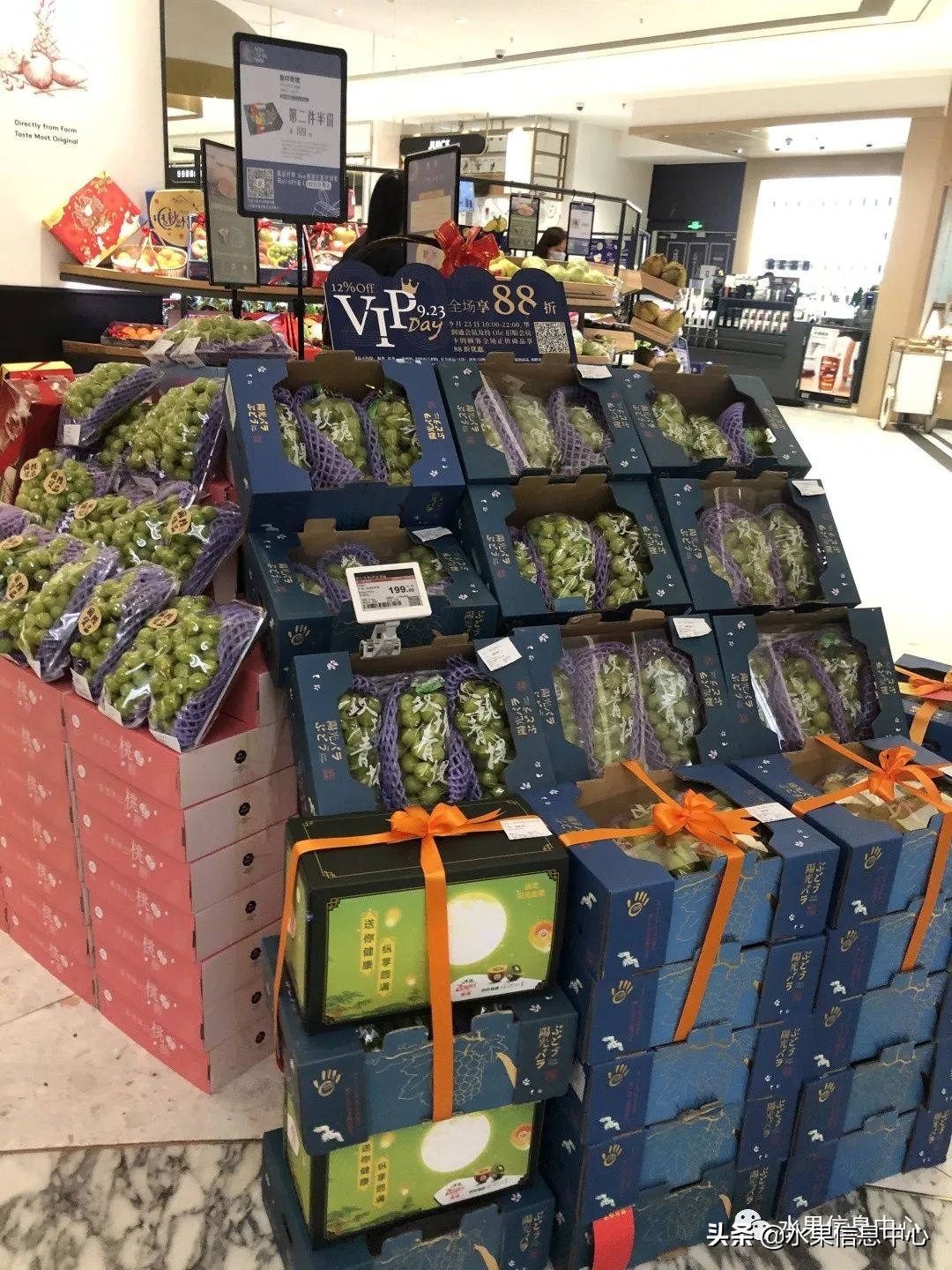 中秋节前，走访两家水果零售店，水果标准化在这里体现的淋漓尽致